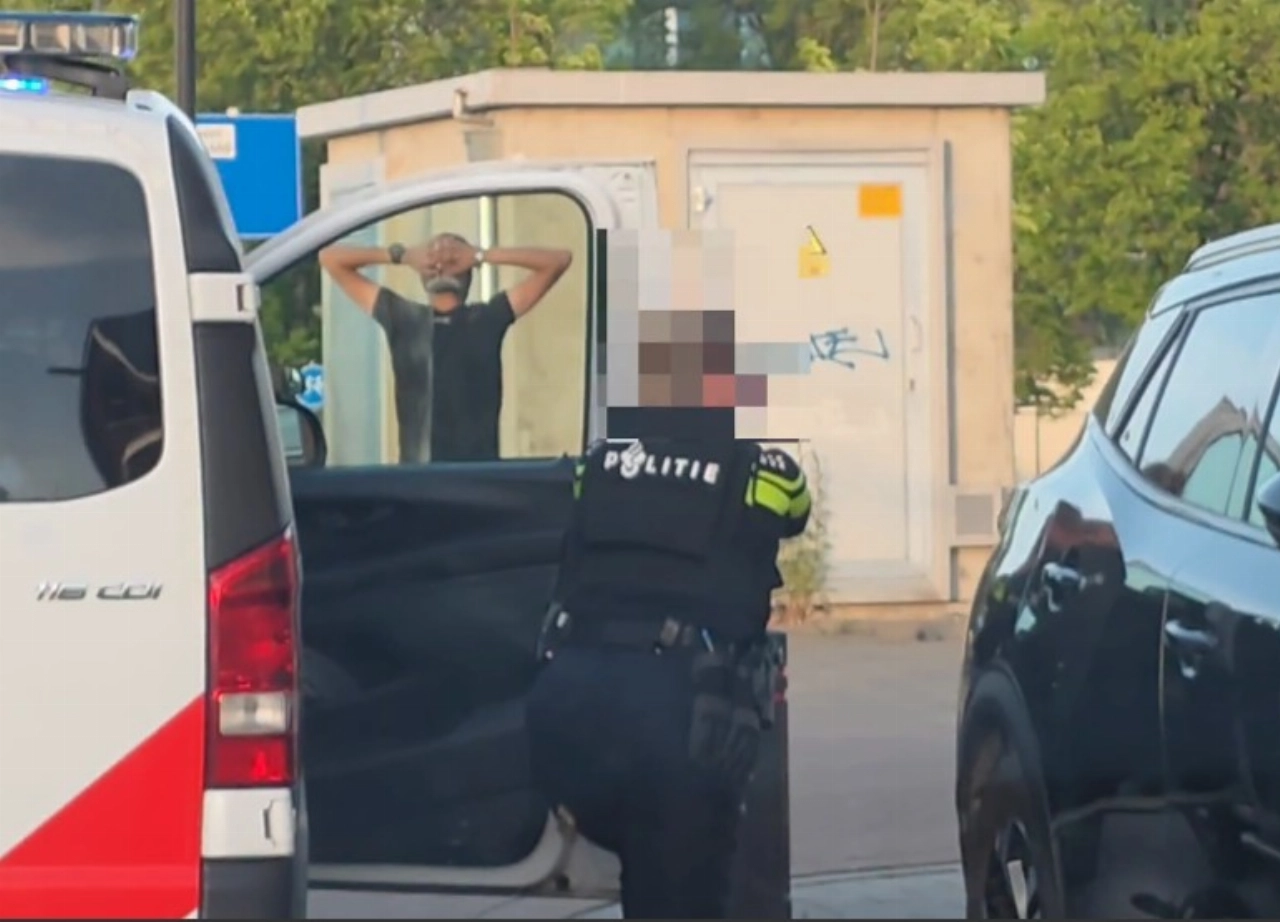 Politie arresteert man na melding over vuurwapen