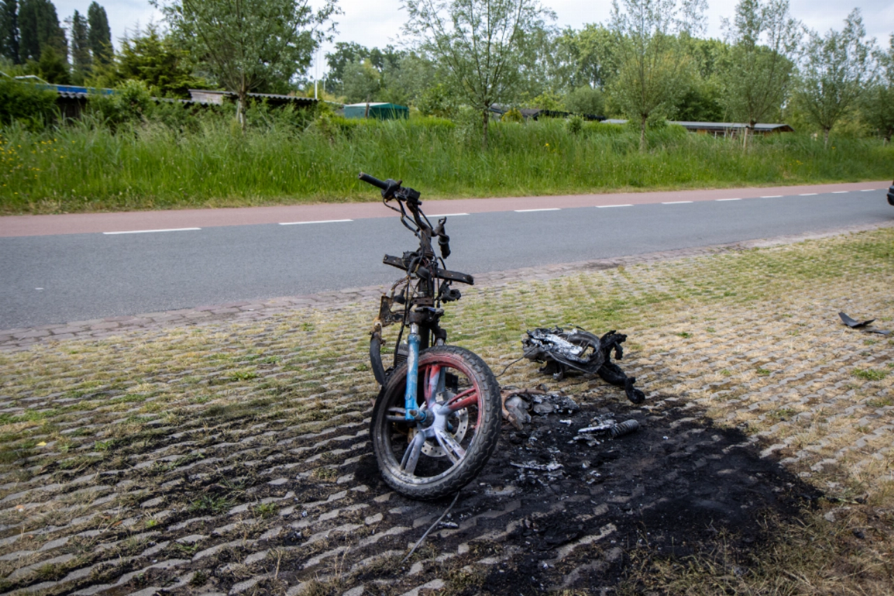 Scooter in de as gelegd