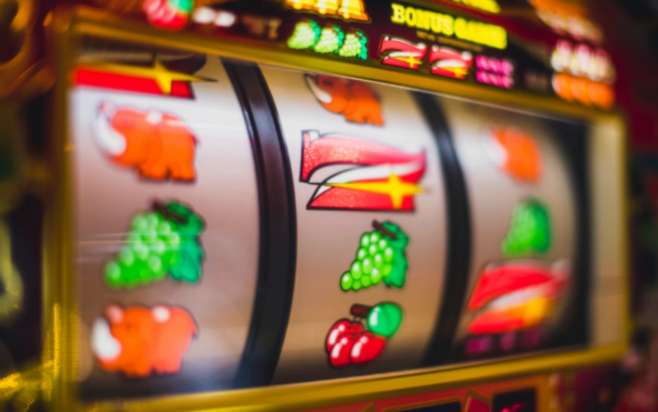 Klik en cash: wie speelt er in het online casino?