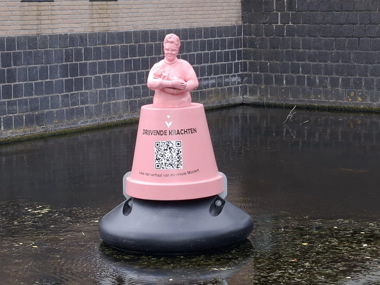 Verloskundige mevrouw Mostert: daar drijft zij!