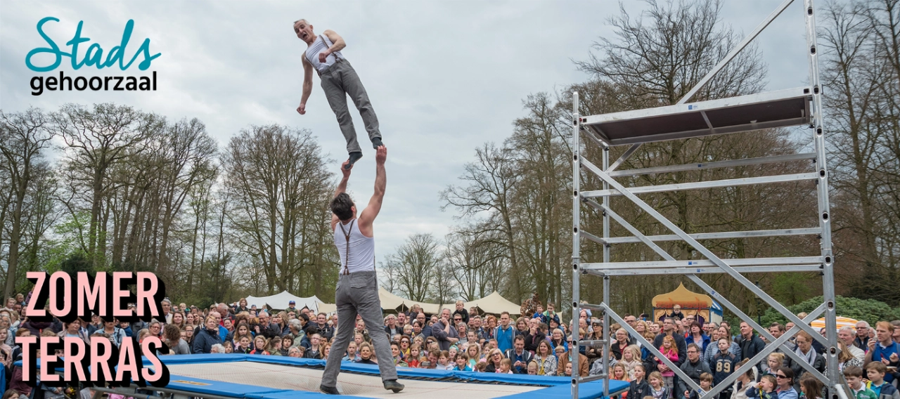 Geniet van prikkelende theateracts op het Zomerterras!