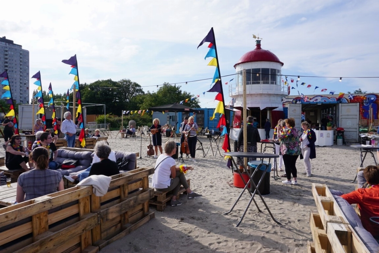 Koopzondag, vintage shoppen, Jazz op het strand en koffie van de kunstenaar