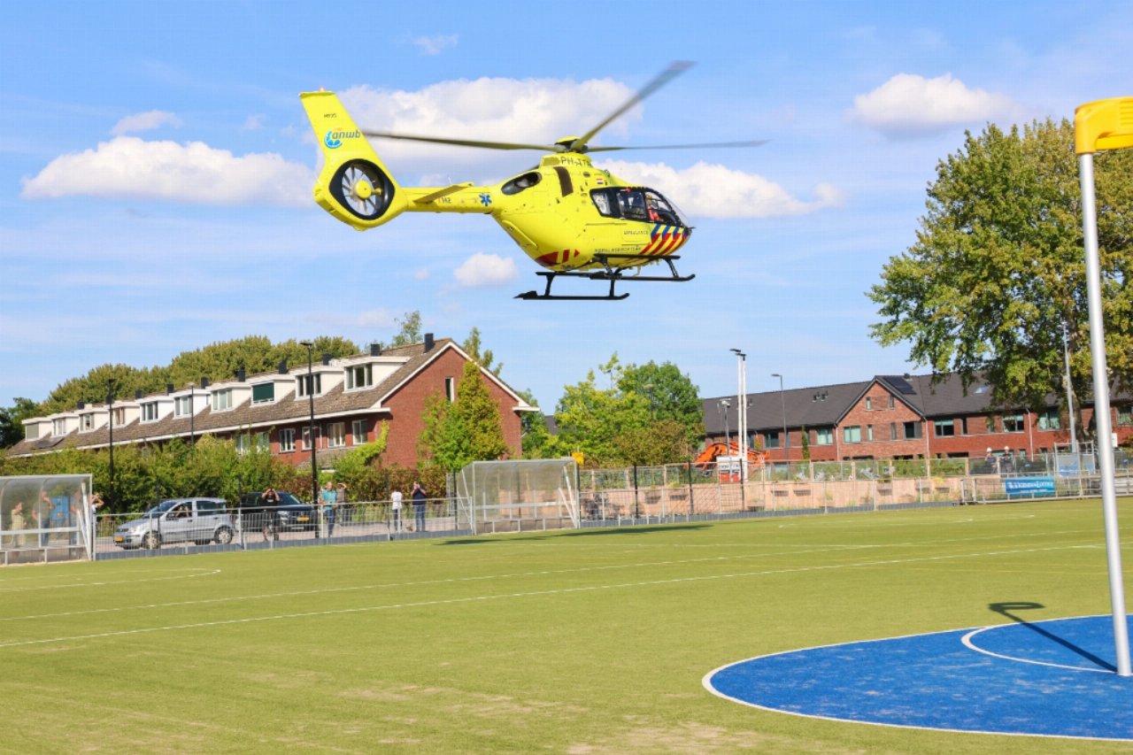 Traumahelikopter vliegt uit voor medische noodsituatie in woning