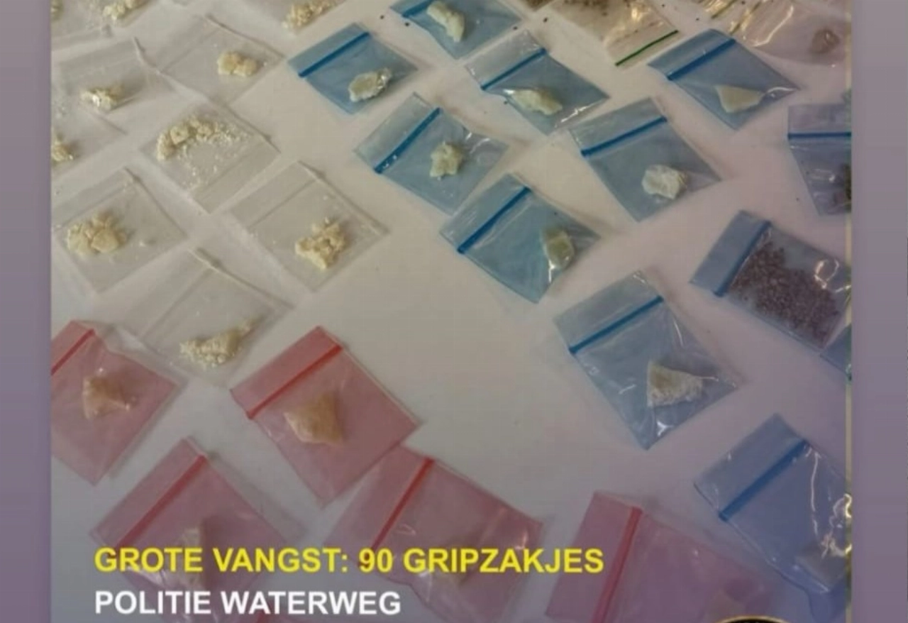 Politie houdt drugsdealer aan met 90 gripzakjes