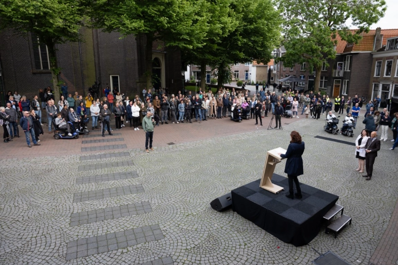 Biologische moeder Vlaardings pleegmeisje appte hulpverleners met vragen over littekens