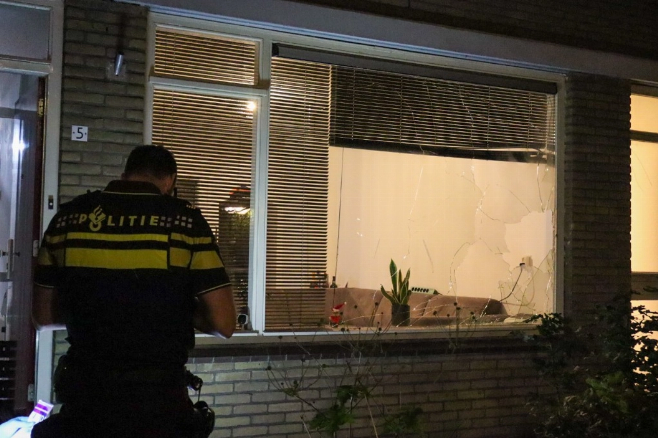 Ruit sneuvelt bij explosie woning Fuutstraat
