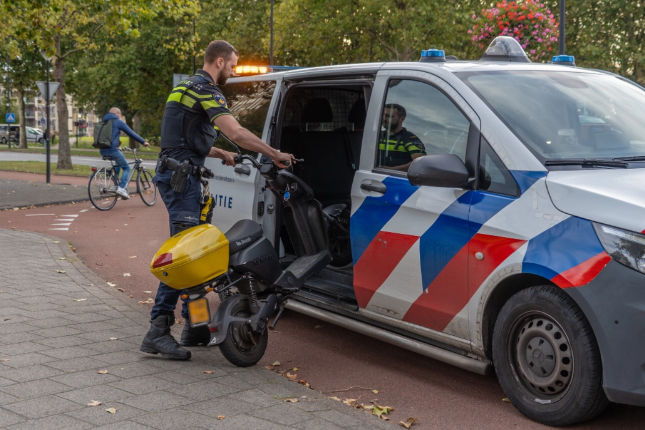 Scooterrijder gewond na botsing met auto