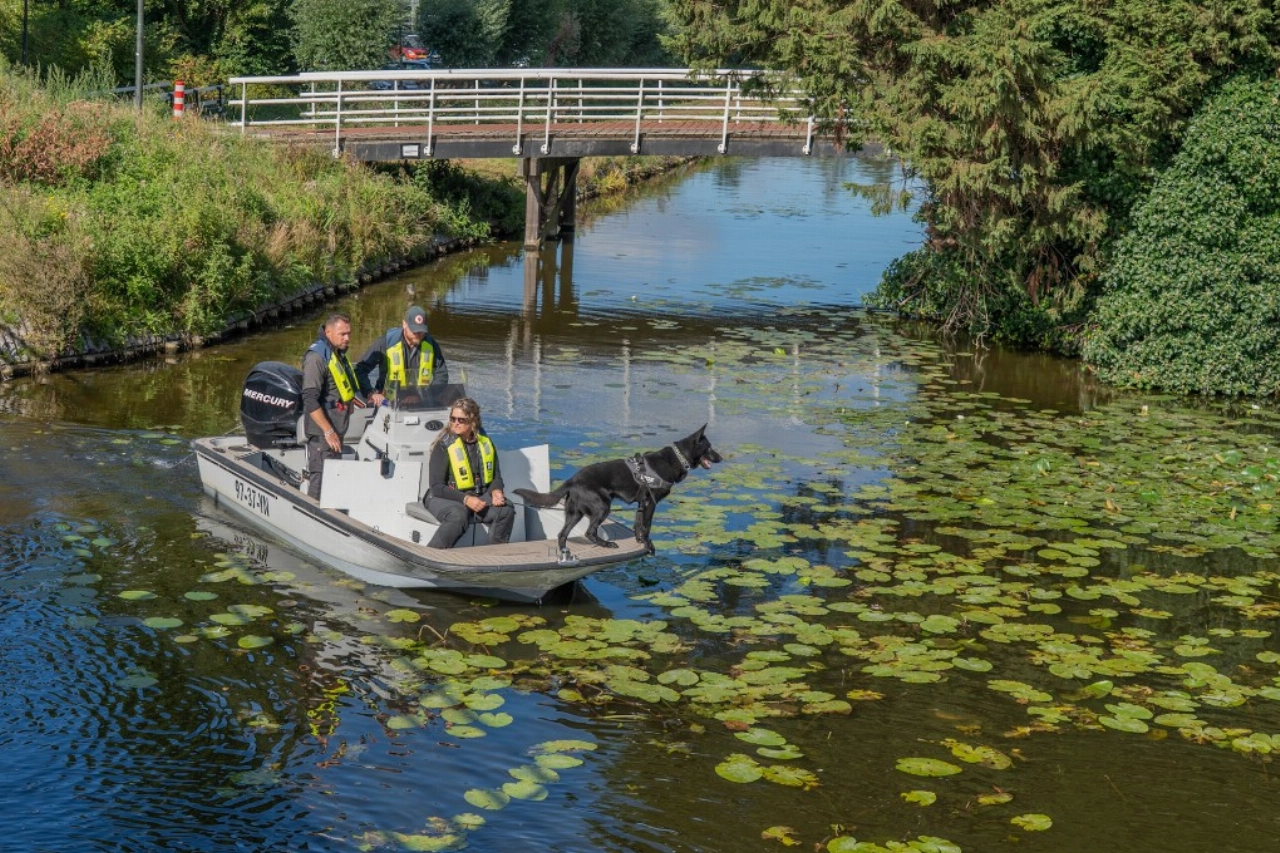Zoektocht naar menselijke resten in de Vaart