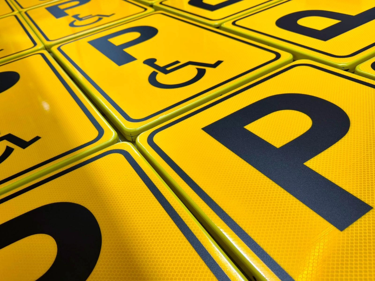 Gemeente maakt tijdelijke invalidenparkeerplaatsen voor verkiezingen