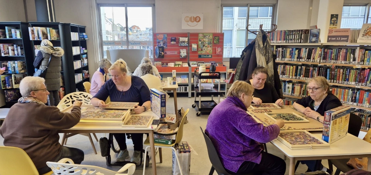 Puzzelcafé: gezellig puzzelen én puzzels ruilen in de Bibliotheek