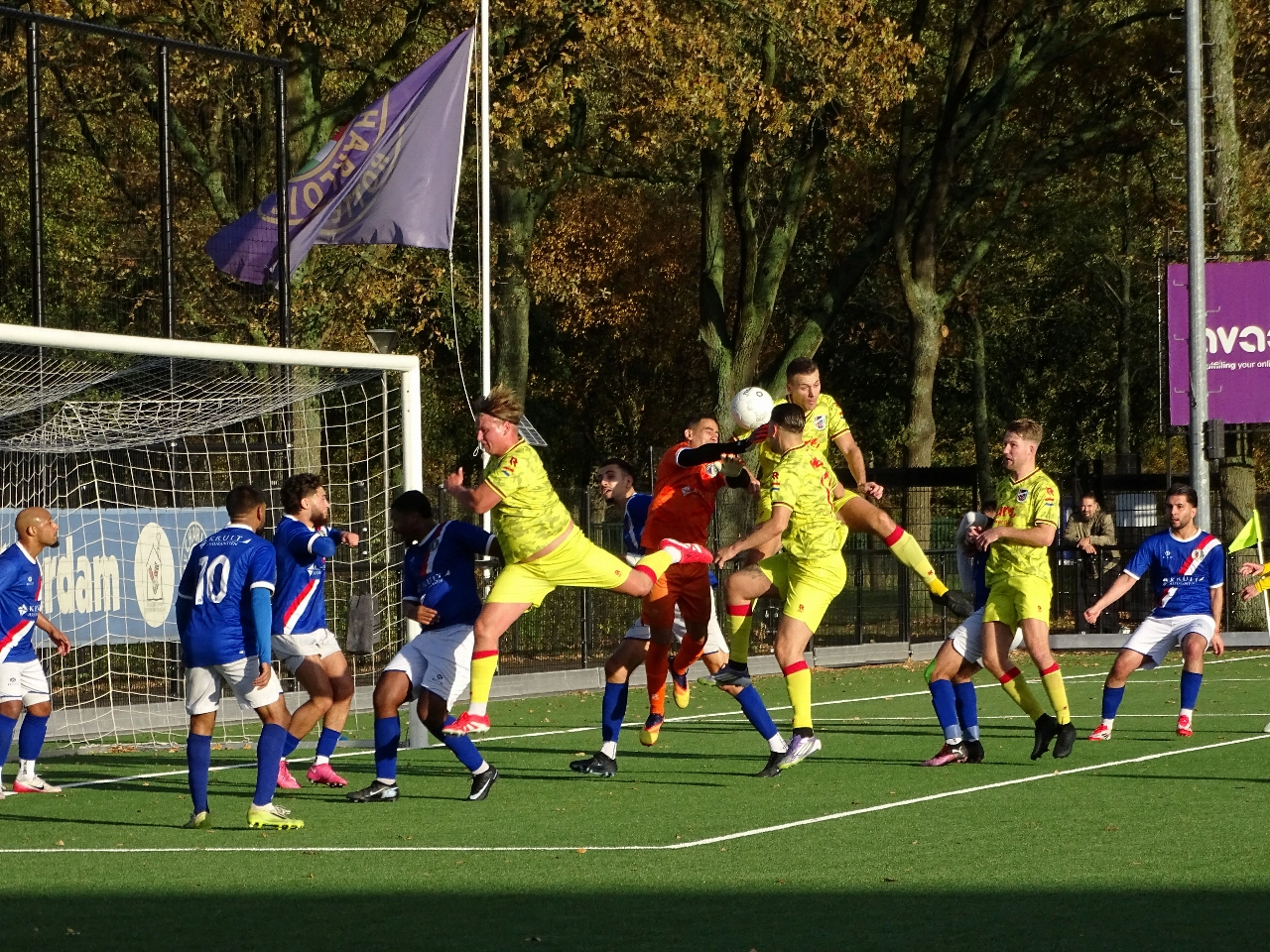 Charlois klopt Victoria '04