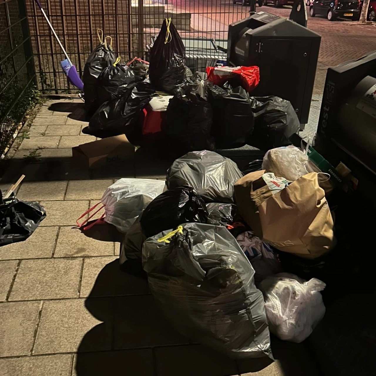 Storm, panne en kapotte sensor zorgen voor overvolle vuilcontainers