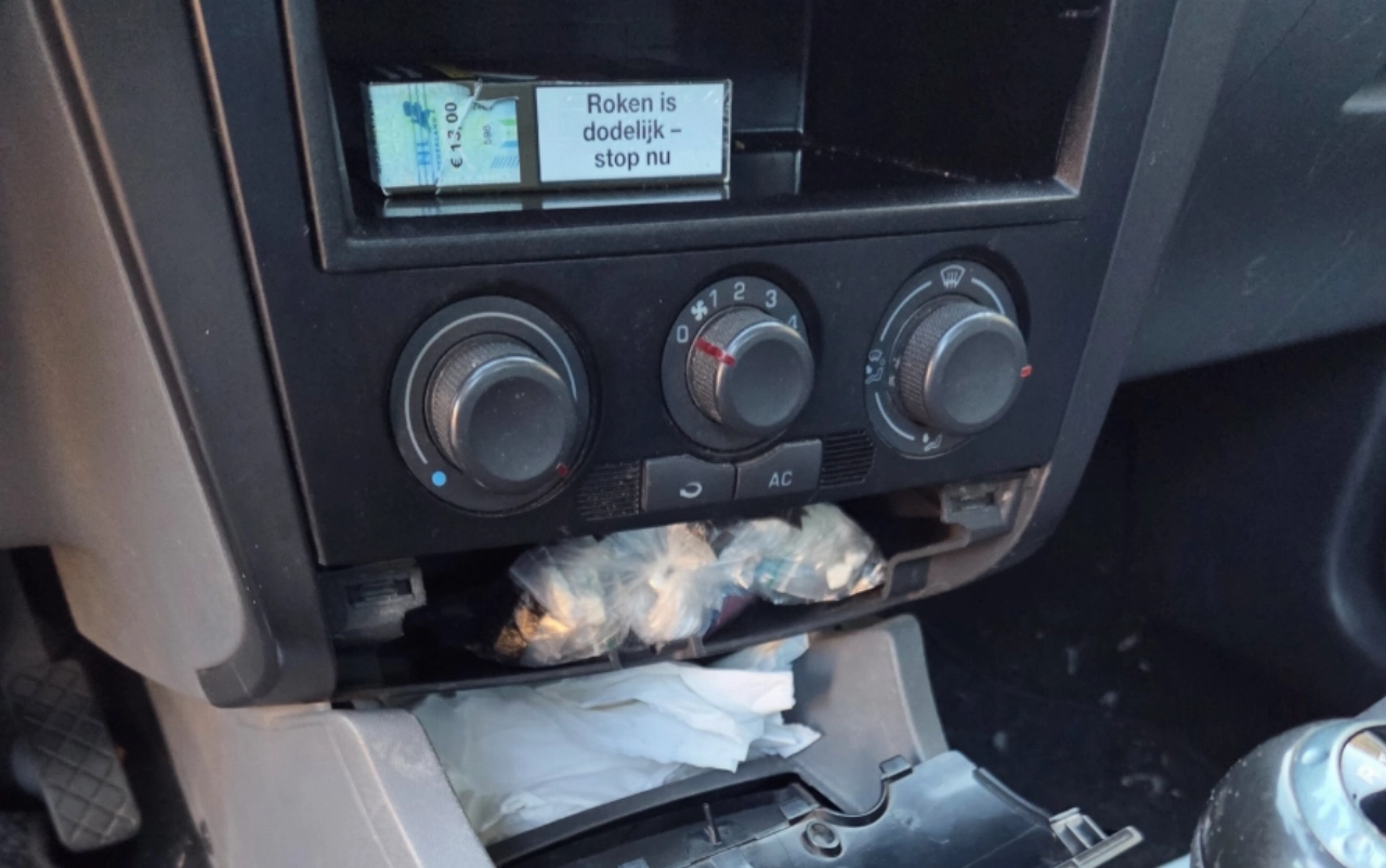 Politie houdt drie drugsdealers aan in Vlaardingen