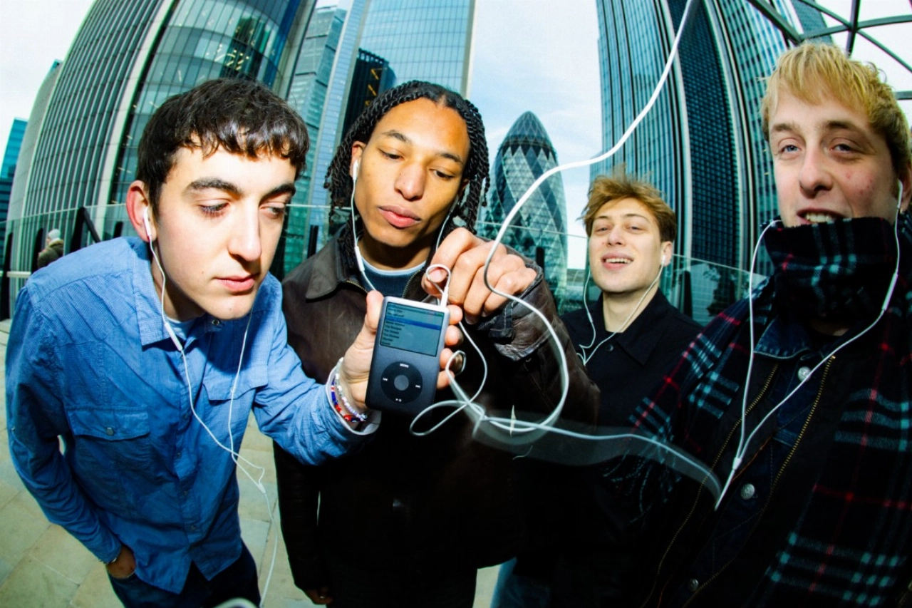 Britse britrockband Sterling Press in de Kroepoekfabriek