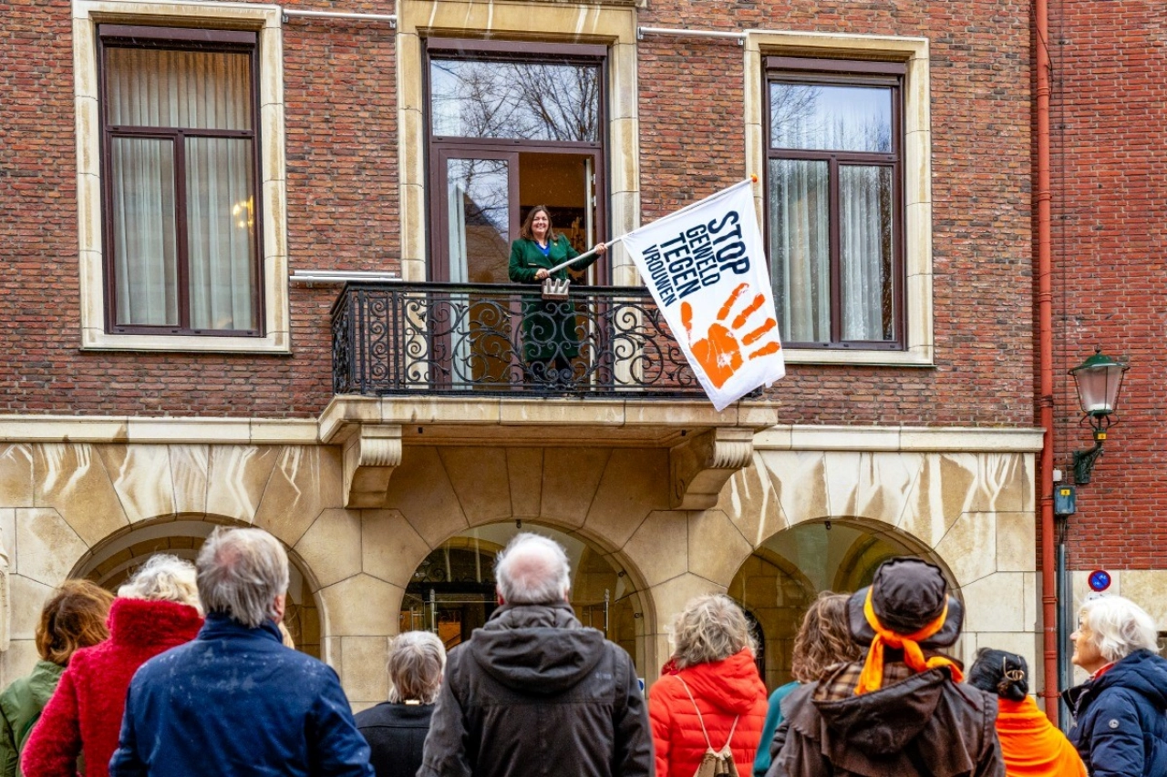 Orange the World van start