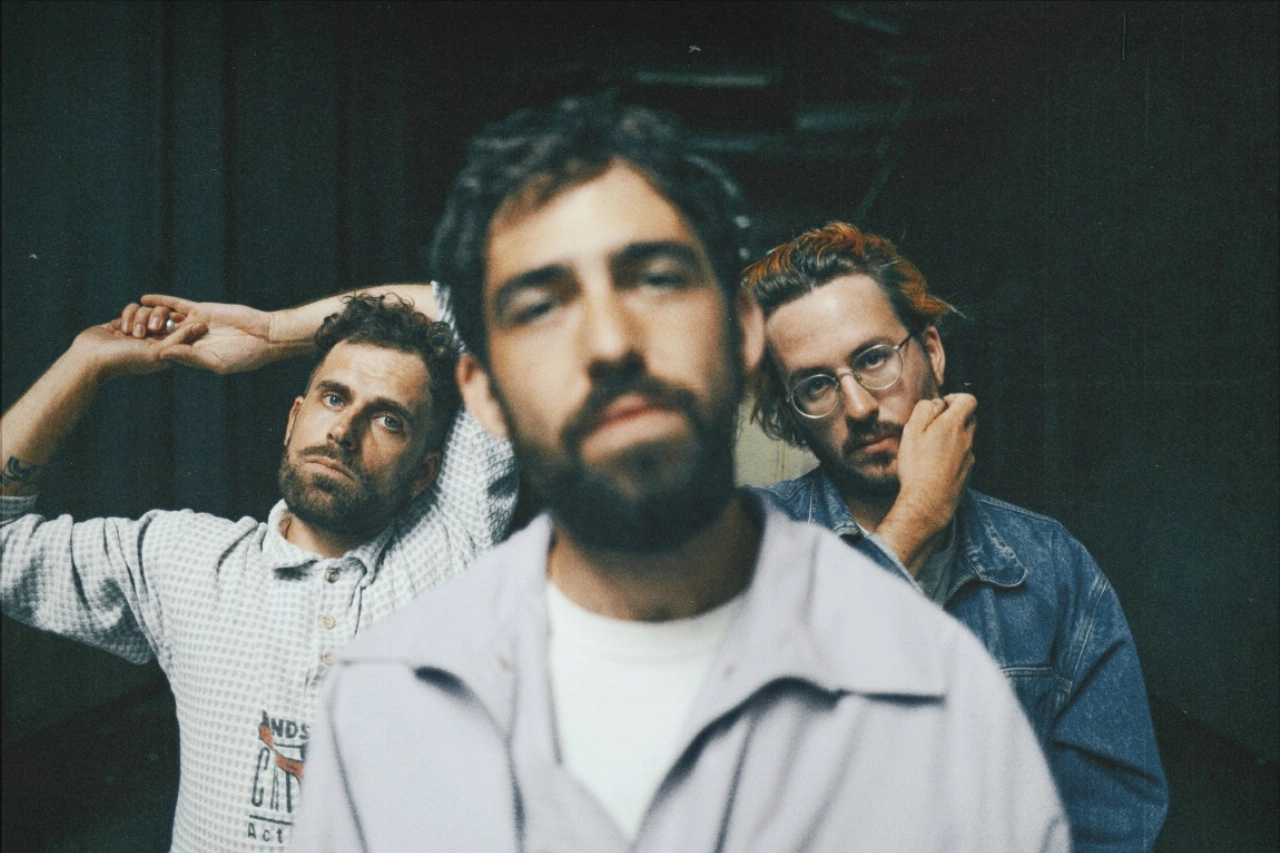 Franse postpunkband Mad Foxes in de Kroepoekfabriek