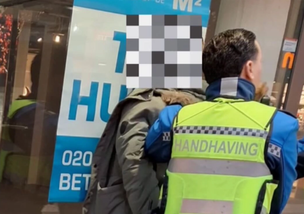 Handhaving arresteert 'hulpsinterklaas'