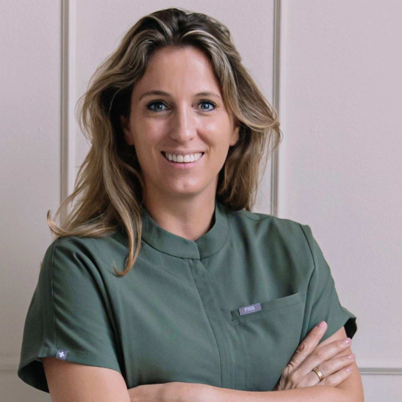 Happy Holidays and cheers to a healthy smile in 2026!