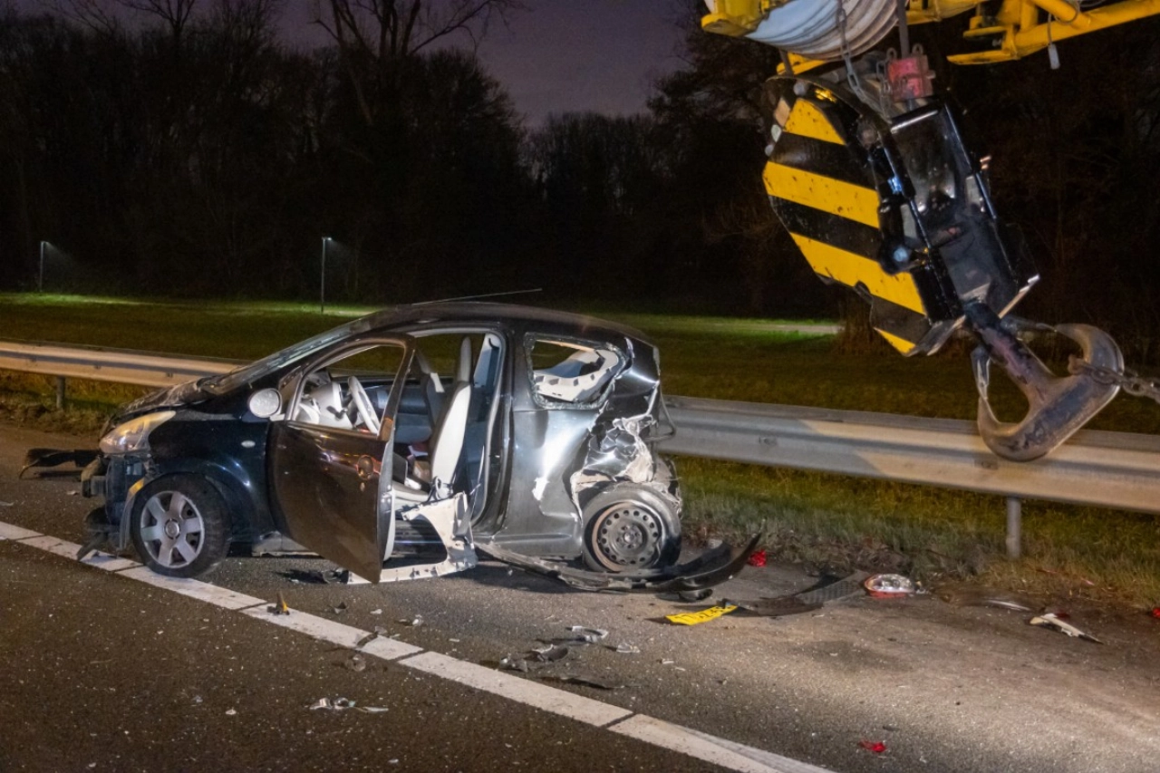 Aanrijding met meerdere voertuigen op A20