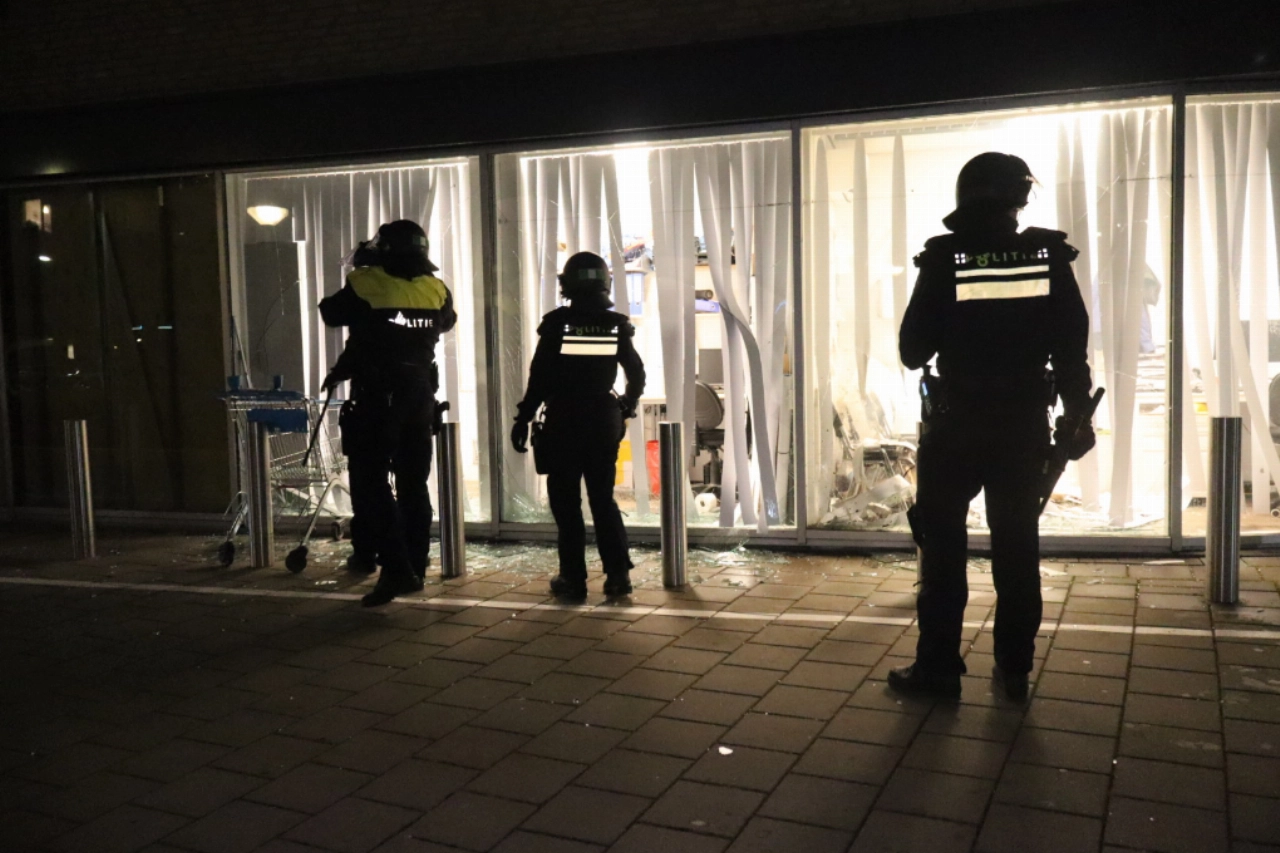 Albert Heijn vernield en geplunderd in Westwijk