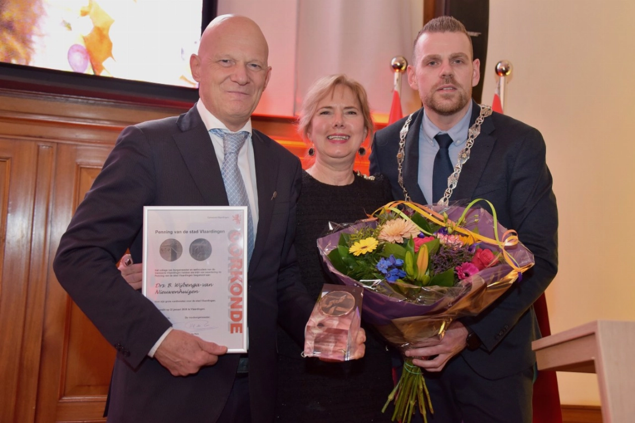 Erepenning voor burgemeester Bert Wijbenga