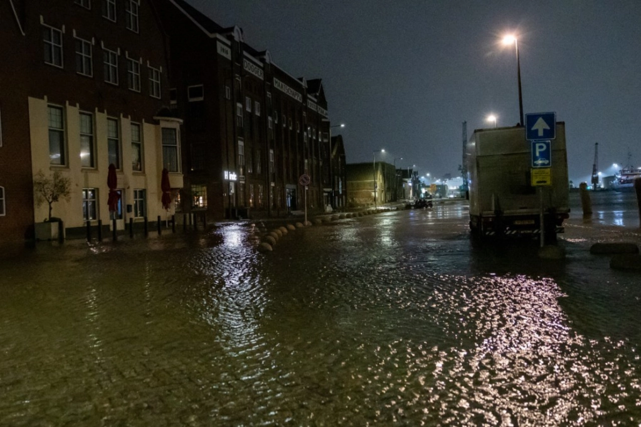 Kades onder water in Vlaardingen