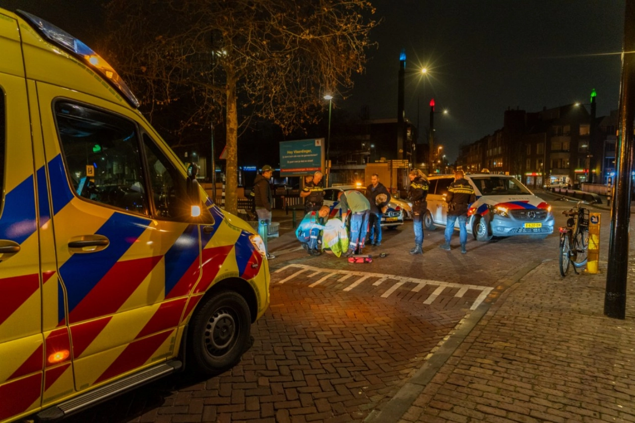 Pizzakoerier gewond na harde val met bezorgscooter