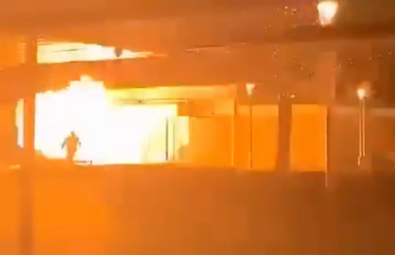 Beelden opgedoken van brandbom in Chinees restaurant Tim Hong