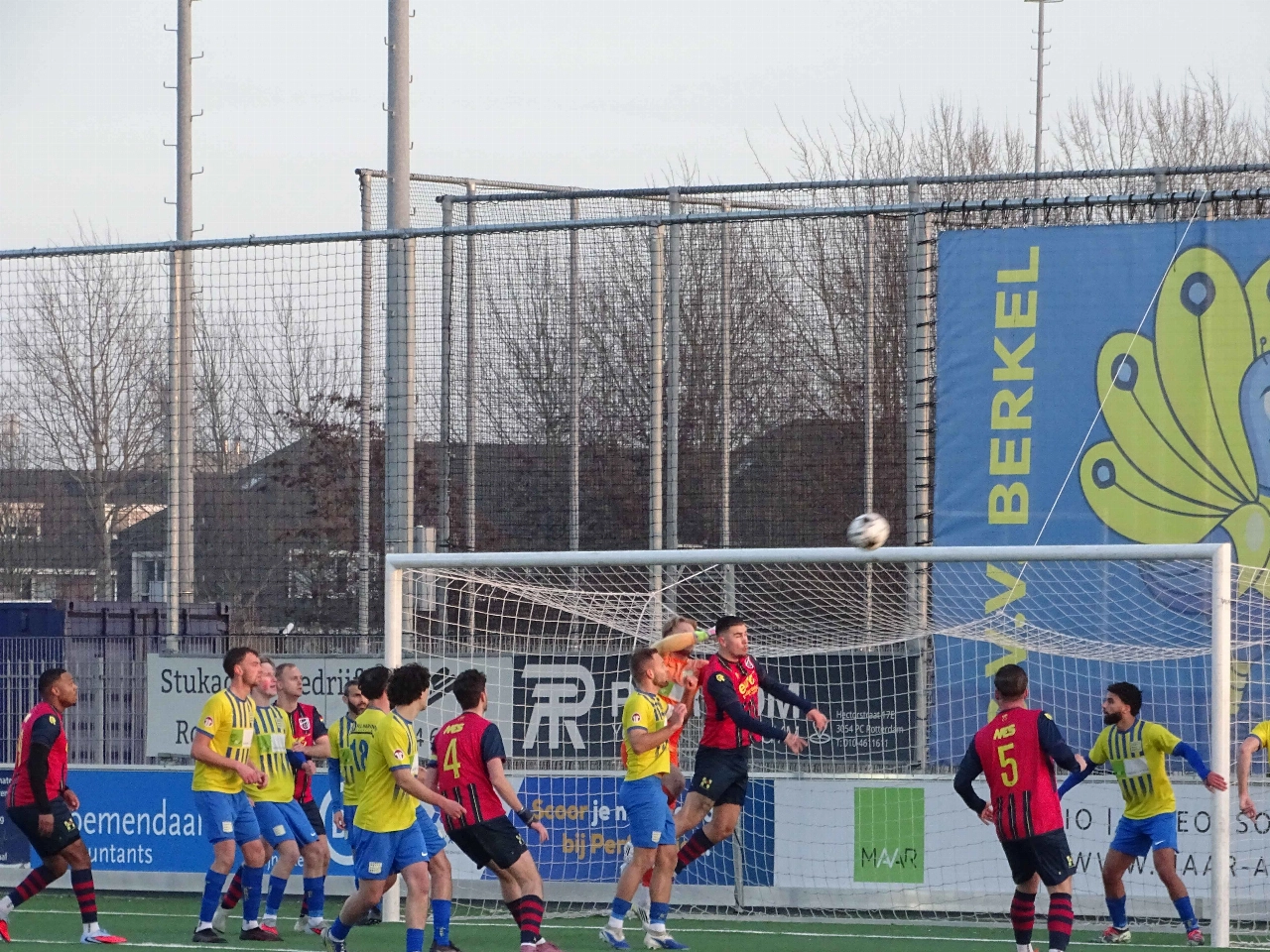 Victoria '04 weet weer wat winnen is!