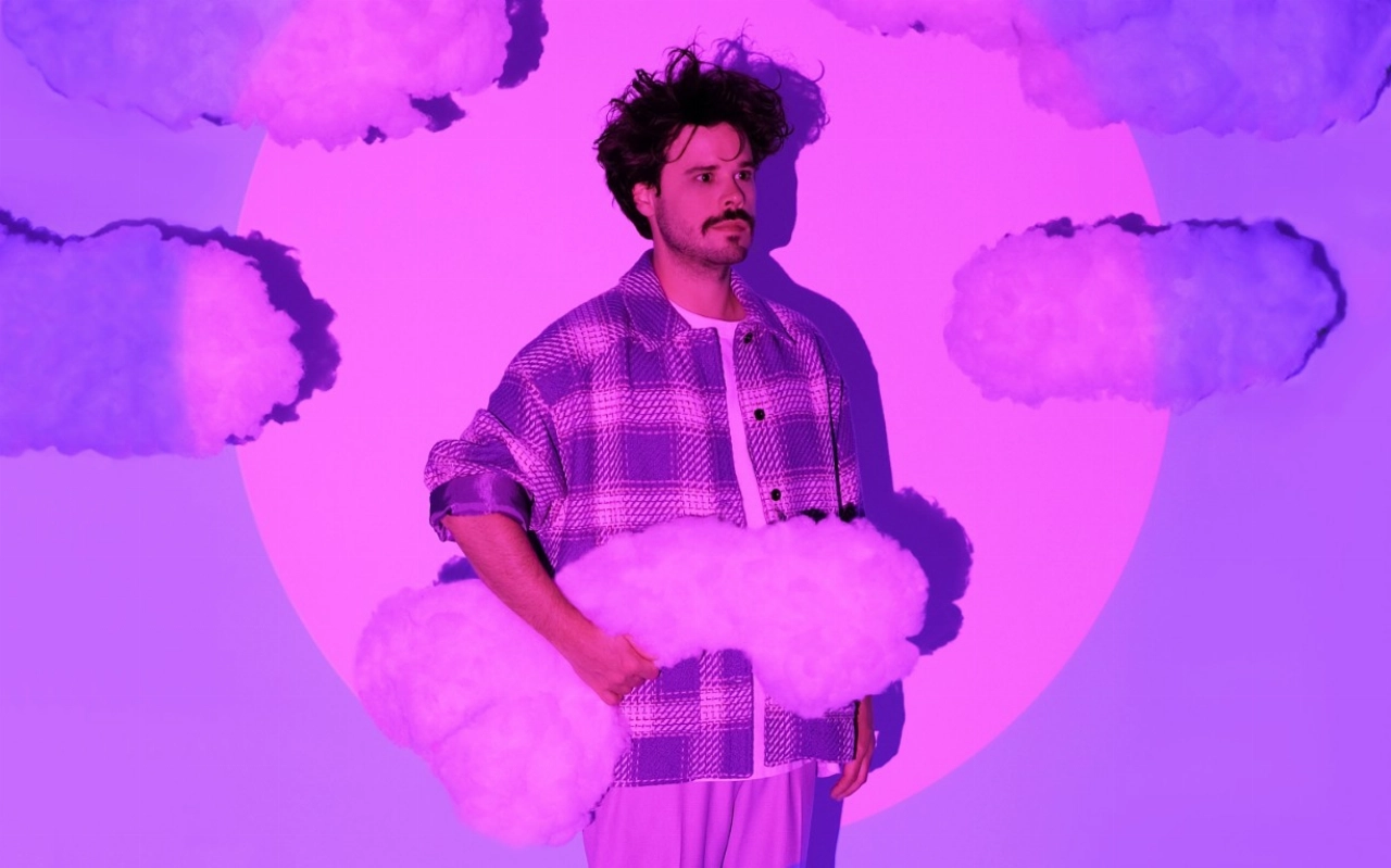 Vlaardinger Christian van Eijkelenburg speelt solovoorstelling Wanen in Stadsgehoorzaal