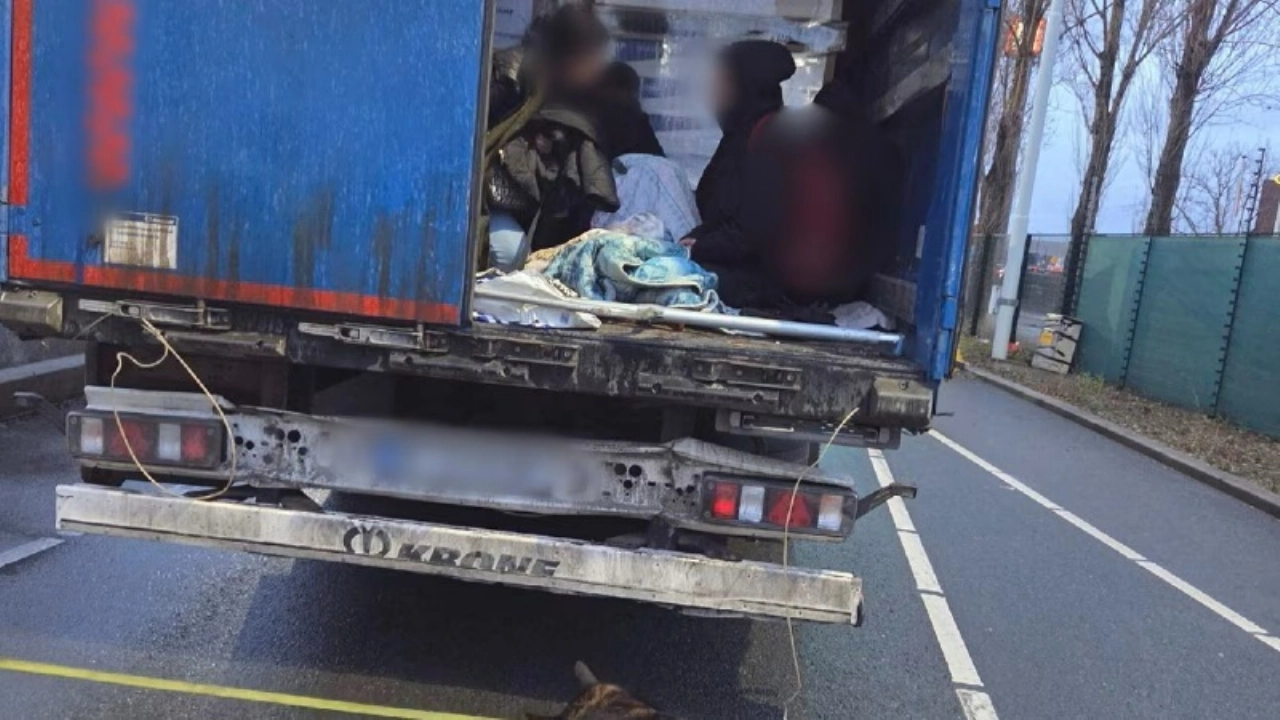 Zes illegale migranten ontdekt in trailer bij DFDS