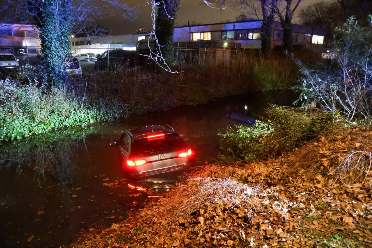 Meerdere gewonden na auto te water in Vlaardingen