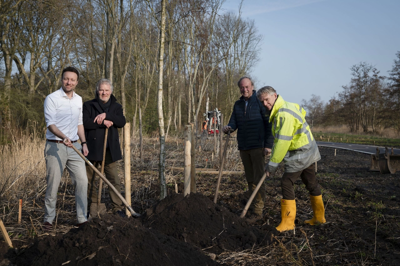 Boomplantactie geeft aftrap voor groener Park Achterlangs