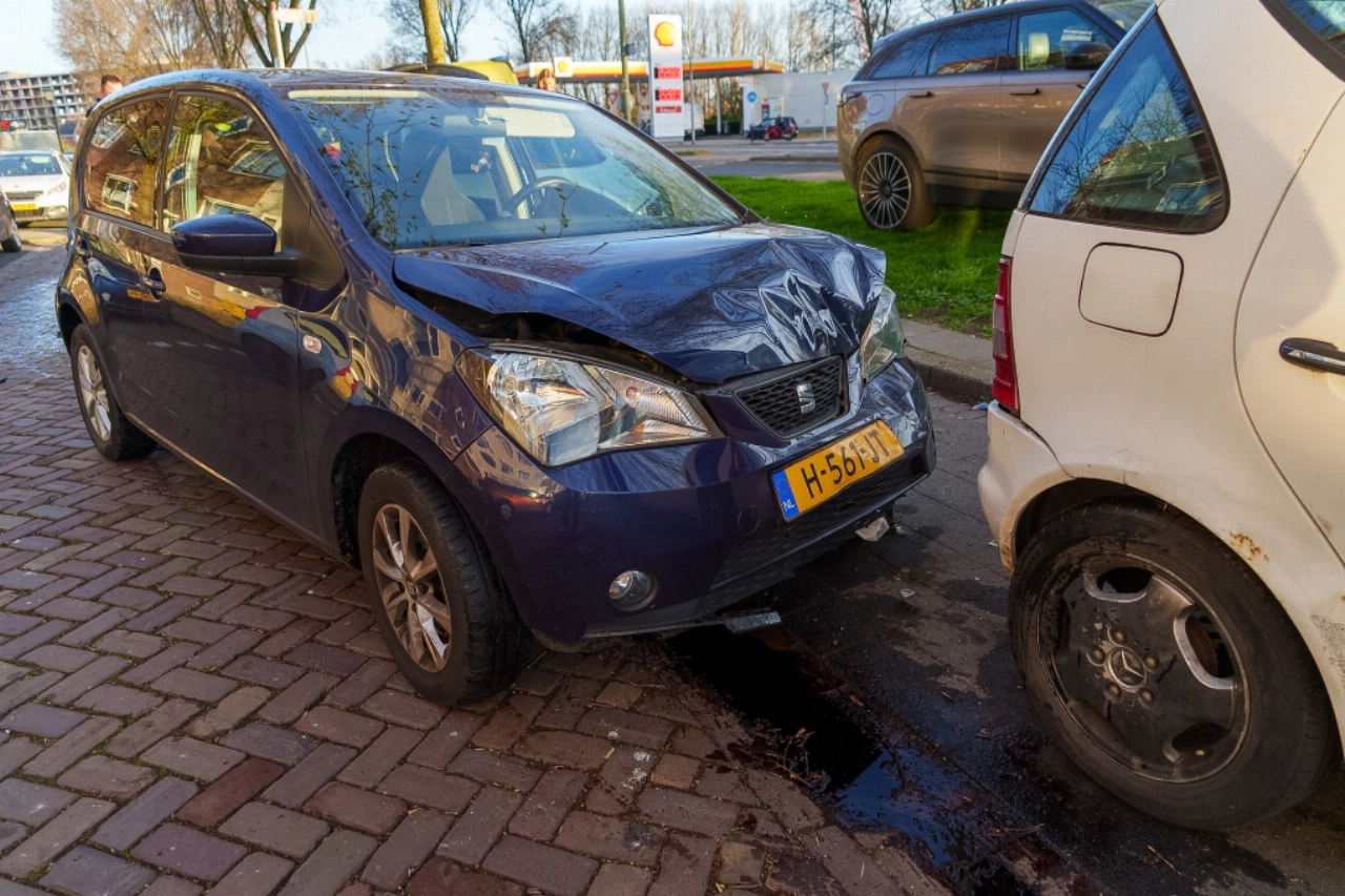 Uitwijkmanoeuvre eindigt tegen geparkeerde auto