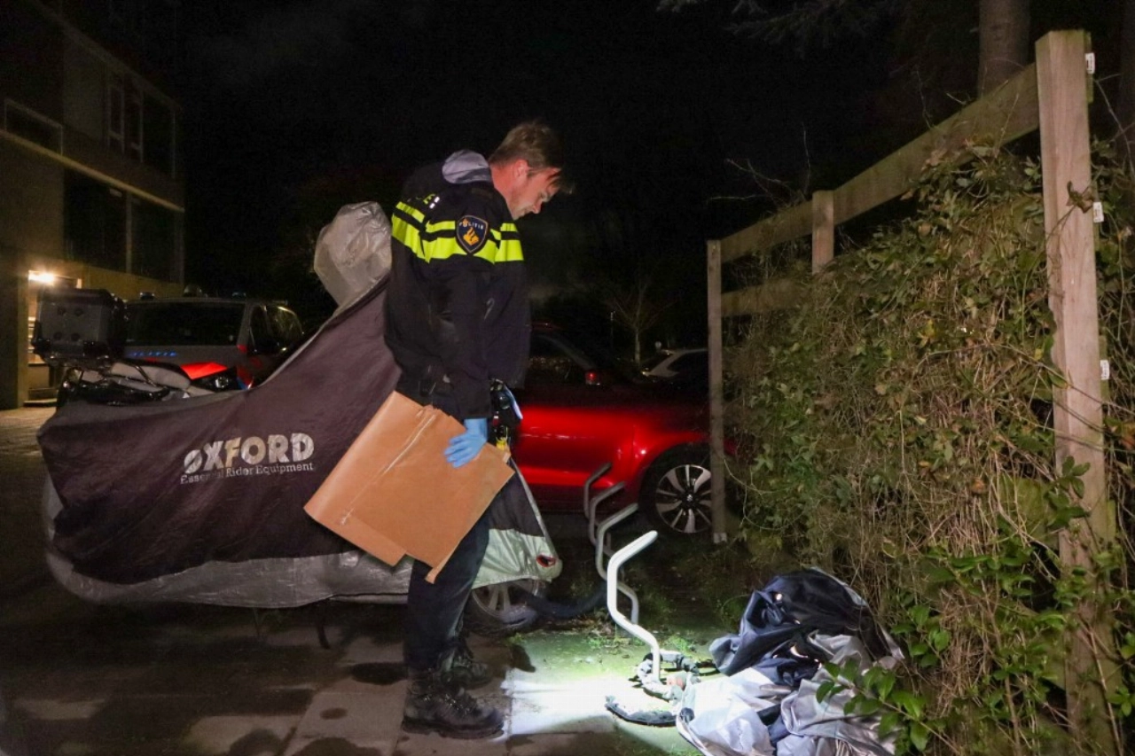 Motor gestolen, getuige bedreigd met vuurwapen