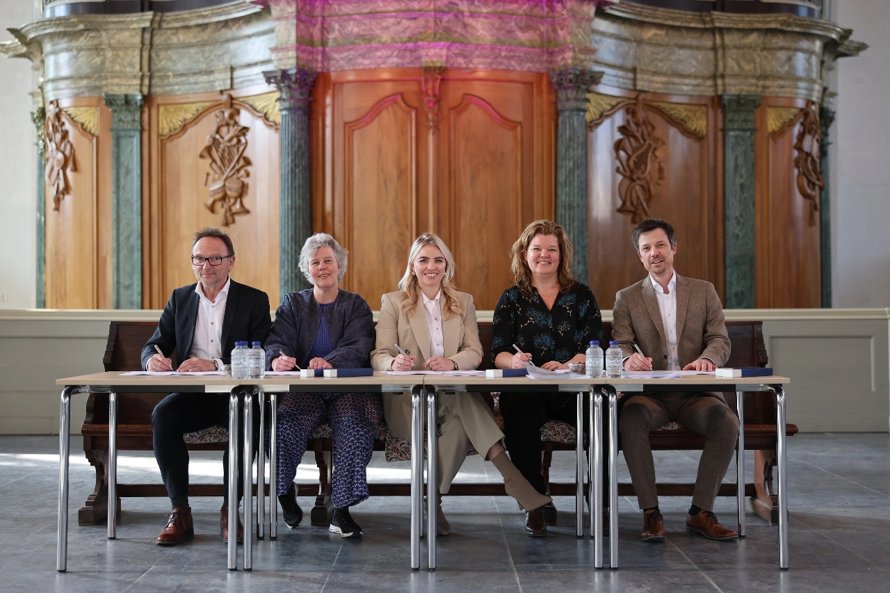Handtekening voor nieuwe toekomst Grote Kerk
