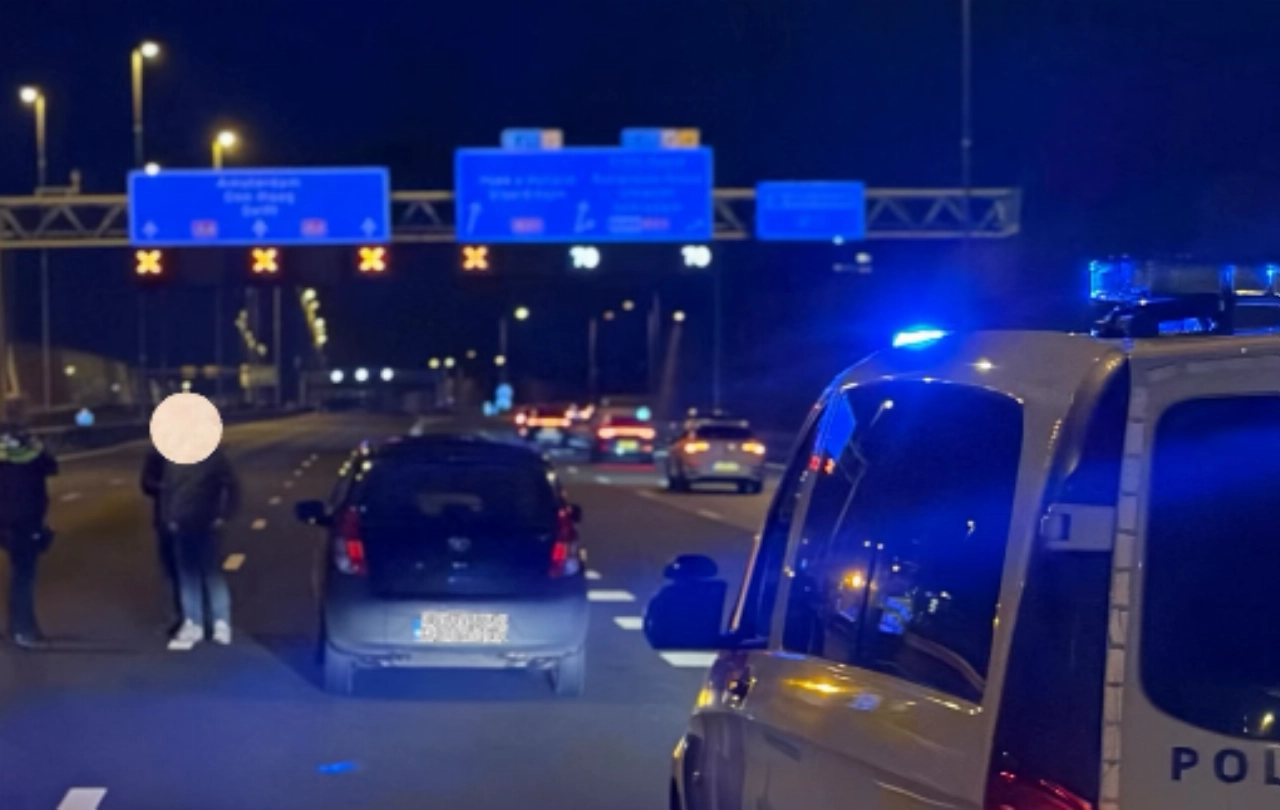Auto valt midden in de nacht stil op de A4