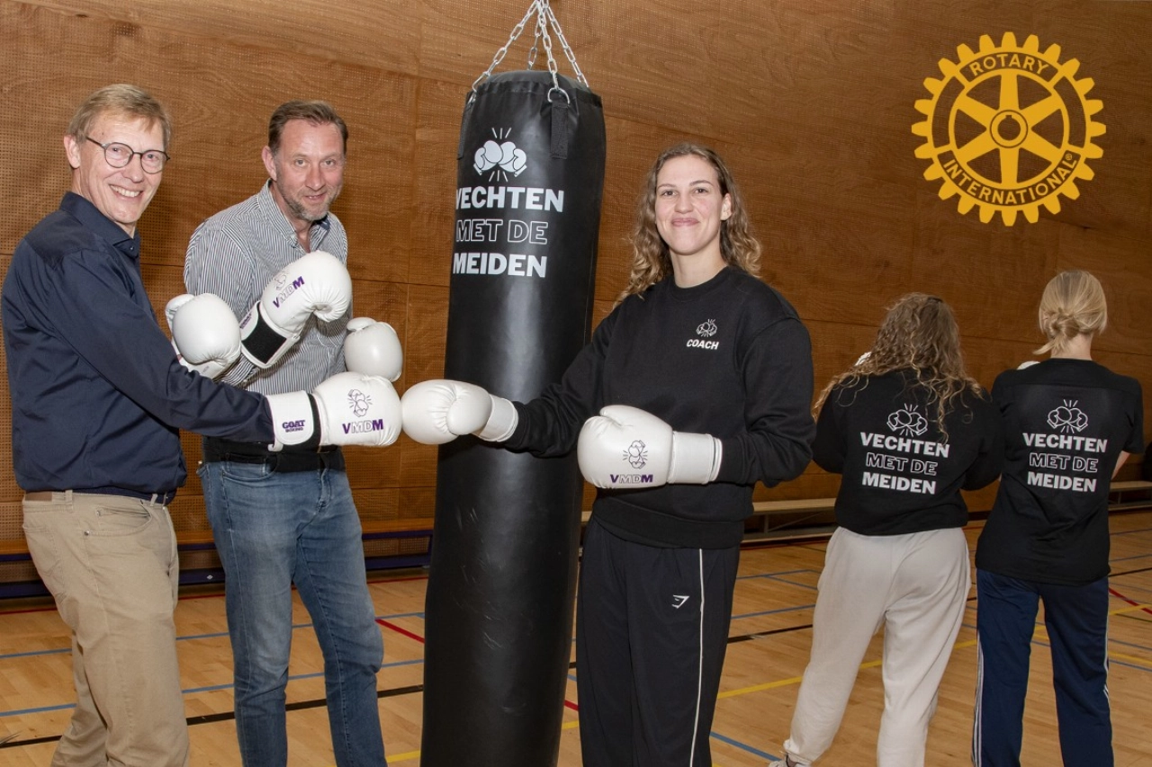 Rotary doneert aan Vechten met de Meiden