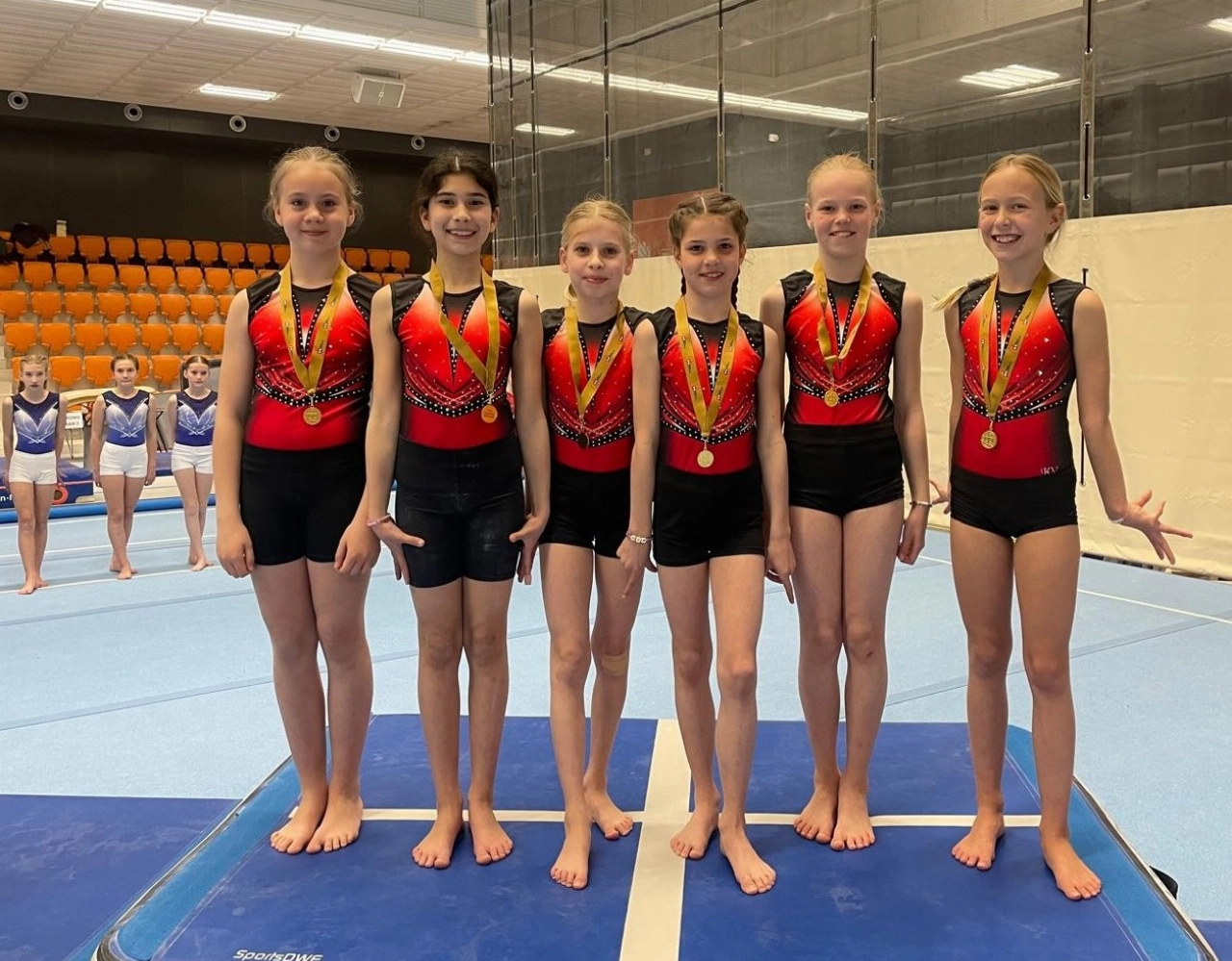 Goud voor Vlaardingen: turnteams schitteren op weg naar districtsfinale
