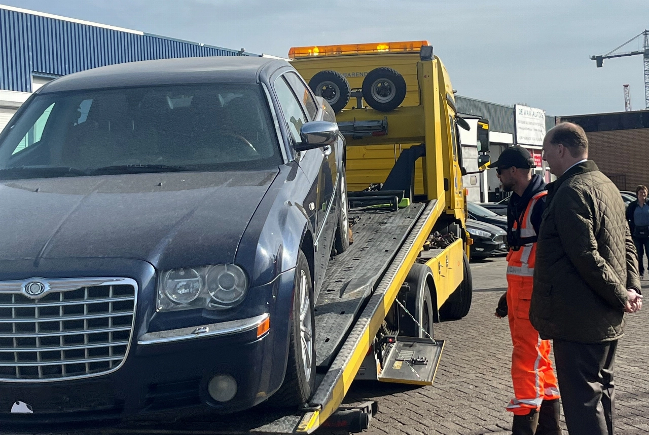 Grote handhavingsactie in de Vettenoordse Polder en Indische Buurt