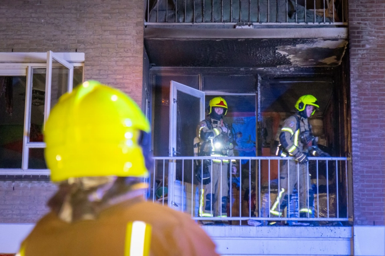 Explosie veroorzaakt brand in flatwoning Vlaardingen