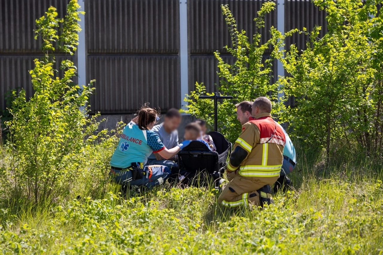Dronken vader crasht met twee kinderen in auto op de A20