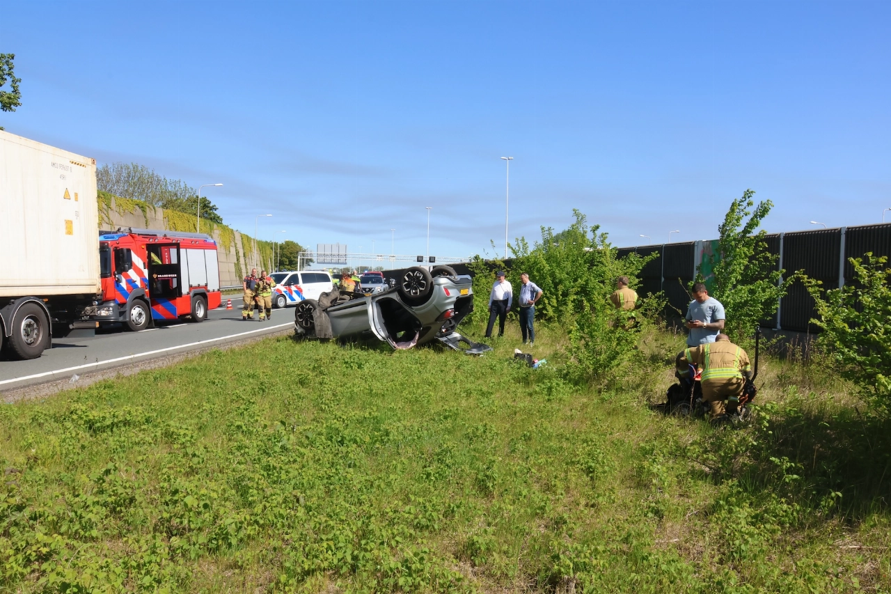 Dronken bestuurder crasht in auto met twee kinderen
