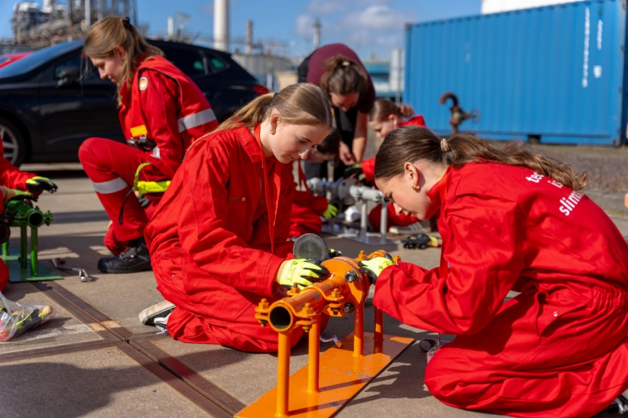 Shell Pernis verwelkomt 50 meiden tijdens Girls’ Day 2026