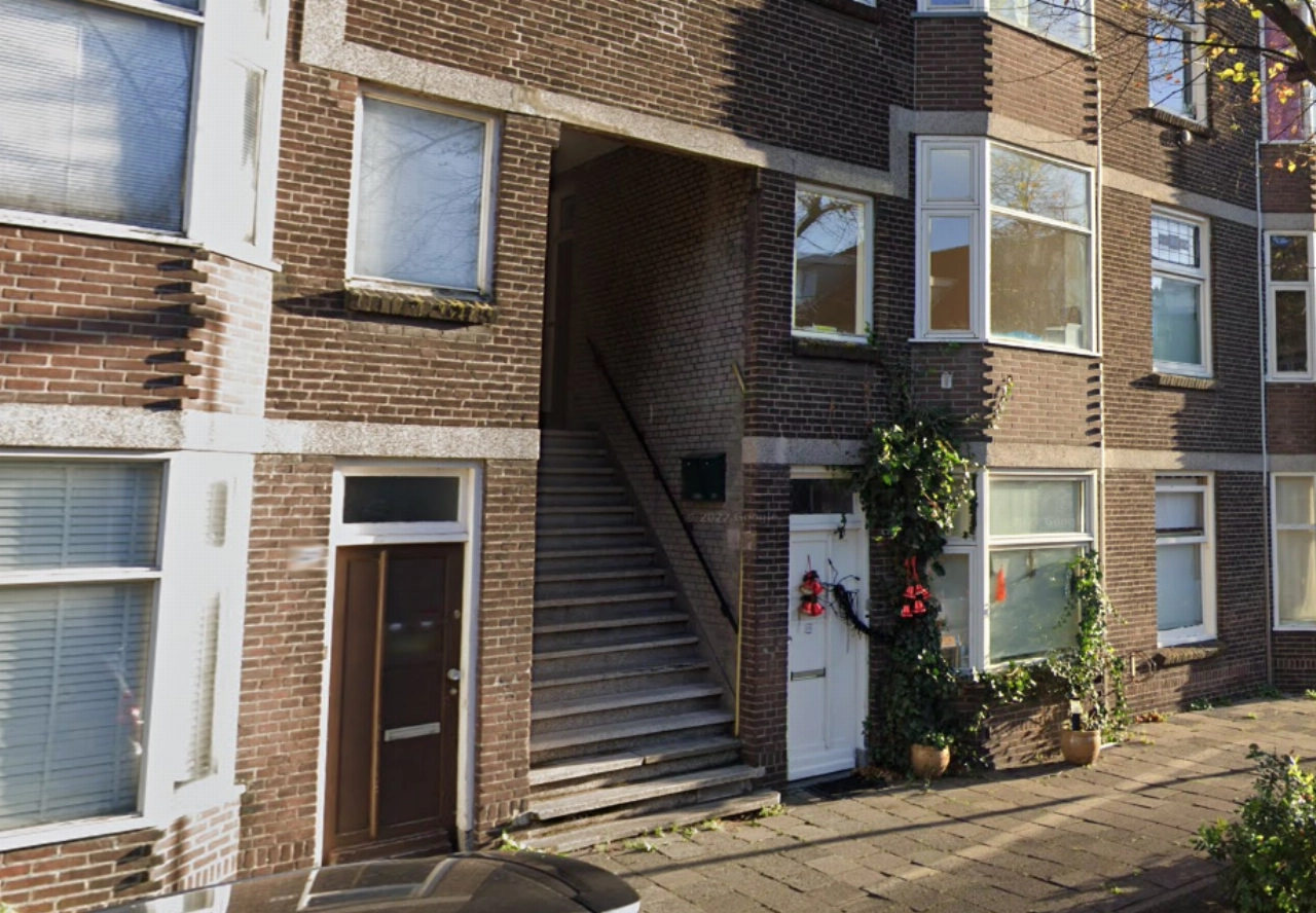FIOD doorzoekt woning in Vlaardingen in groot witwasonderzoek