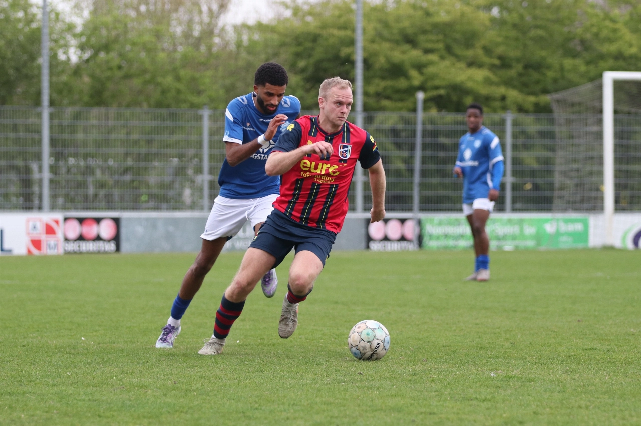 Victoria '04 wint, Meeuwenplaat degradeert