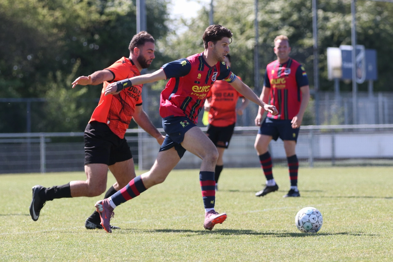 Victoria '04 verliest van buren Schiedam