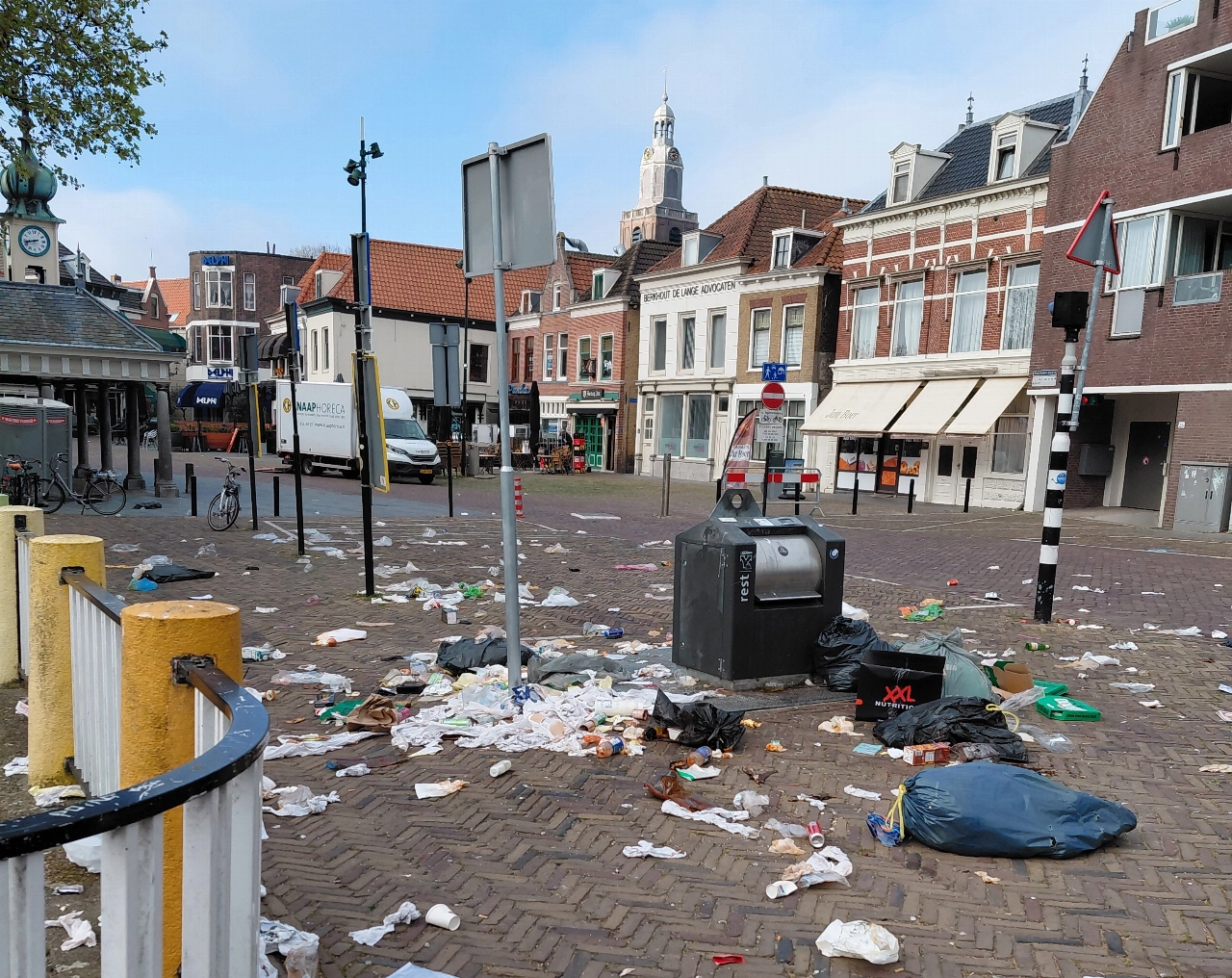 Wat de meeuwen laten liggen ruimen de ratten wel op