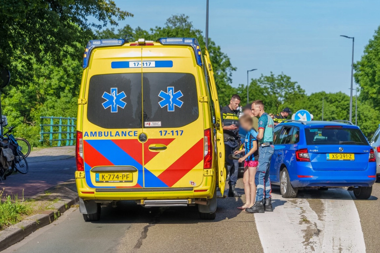 Jonge fietser gewond na aanrijding met auto