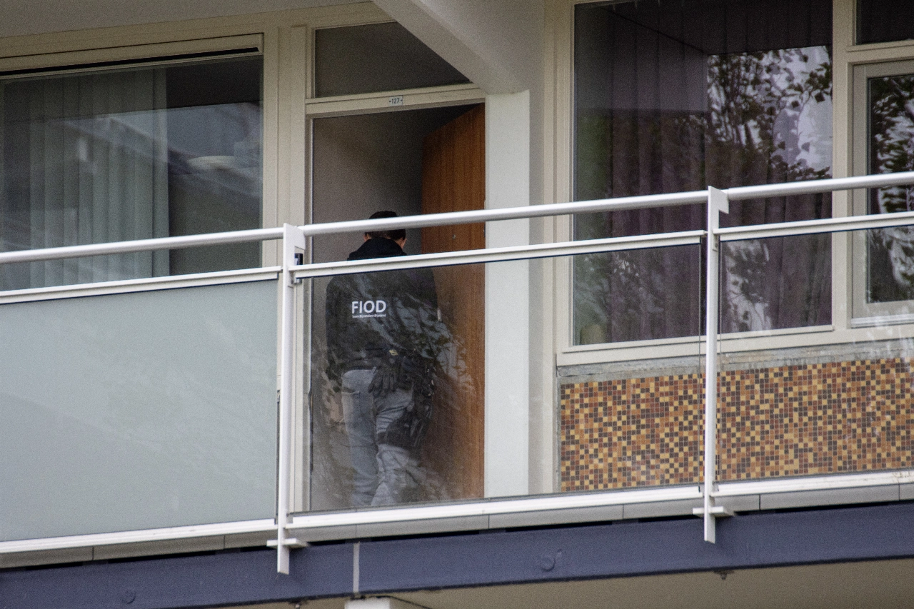 KMAR, Douane en FIOD doen inval in woning in Vlaardingen